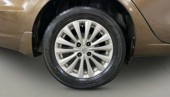2015 Maruti Ciaz ZXI AT, Petrol, Automatic, 1,04,740 km, Right Rear Wheel