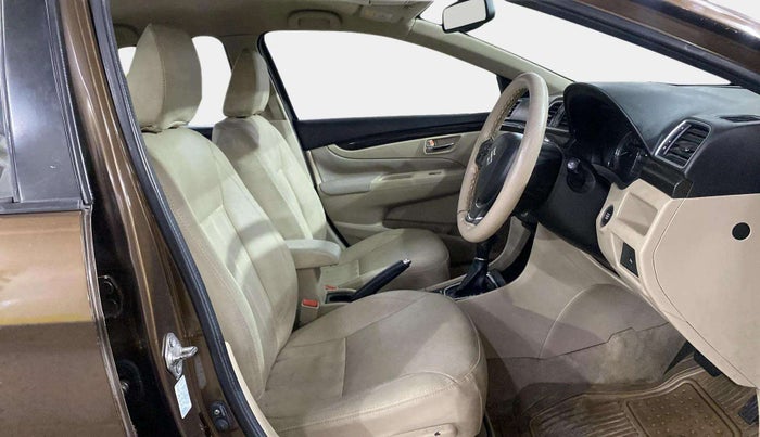 2015 Maruti Ciaz ZXI AT, Petrol, Automatic, 1,04,740 km, Right Side Front Door Cabin