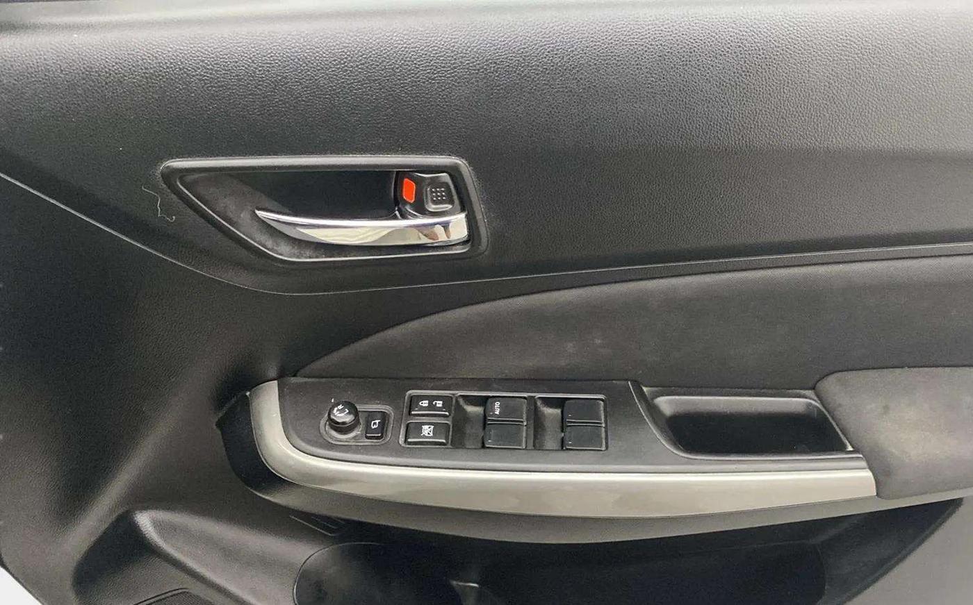 2019 Maruti Swift ZXI AMT, Petrol, Automatic, 41,232 km, Driver Side Door Panels Control