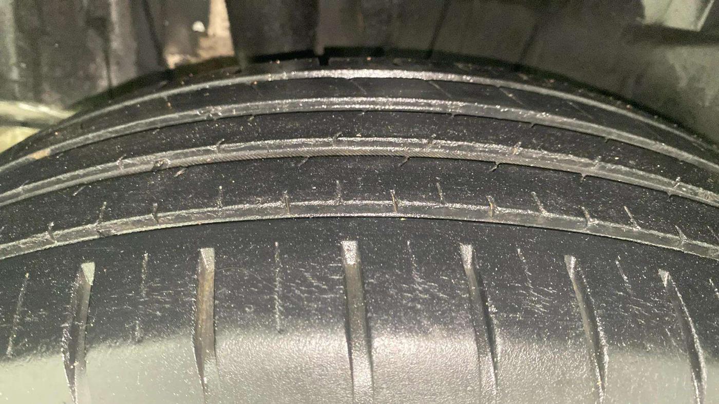 2019 Maruti Swift ZXI AMT, Petrol, Automatic, 41,232 km, Right Rear Tyre Tread