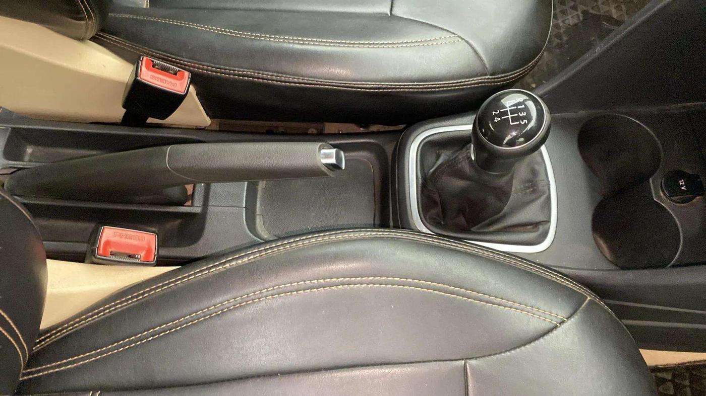 2017 Volkswagen Polo HIGHLINE1.5L, Diesel, Manual, 86,788 km, Gear Lever