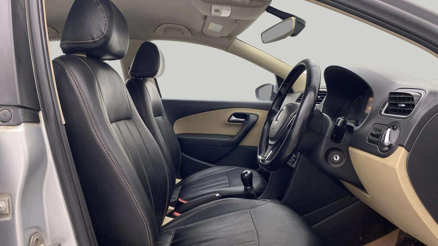 2017 Volkswagen Polo HIGHLINE1.5L, Diesel, Manual, 86,788 km, Right Side Front Door Cabin