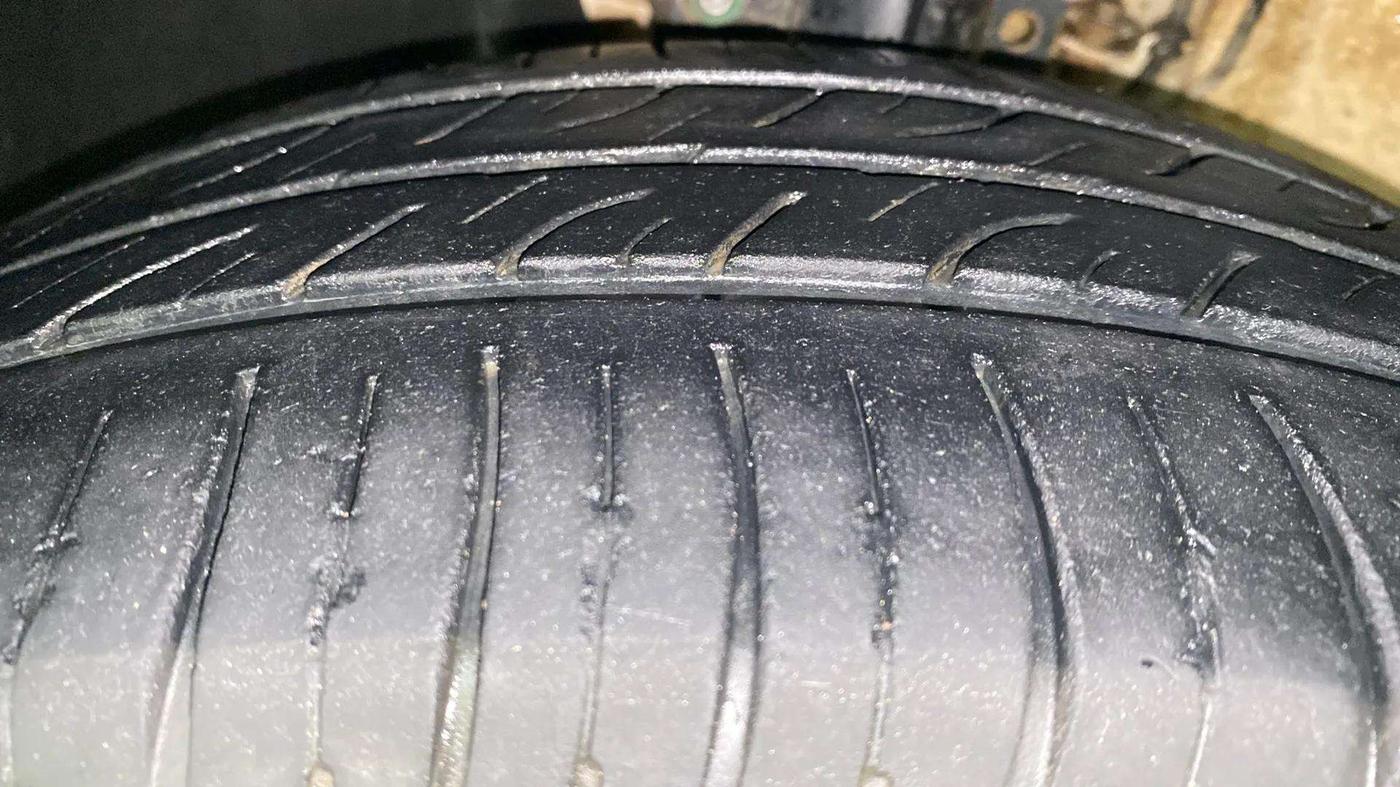 2017 Volkswagen Polo HIGHLINE1.5L, Diesel, Manual, 86,788 km, Left Front Tyre Tread