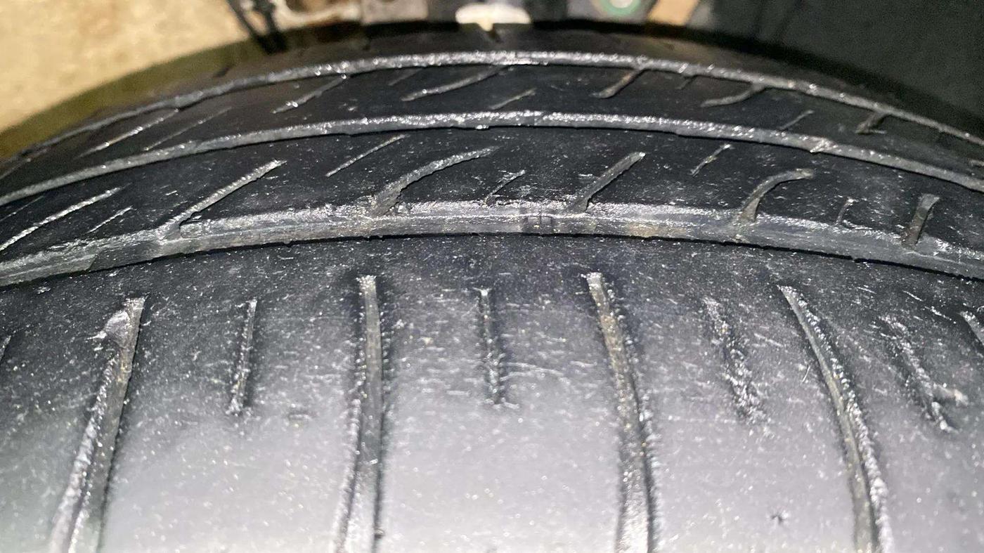 2017 Volkswagen Polo HIGHLINE1.5L, Diesel, Manual, 86,788 km, Right Front Tyre Tread