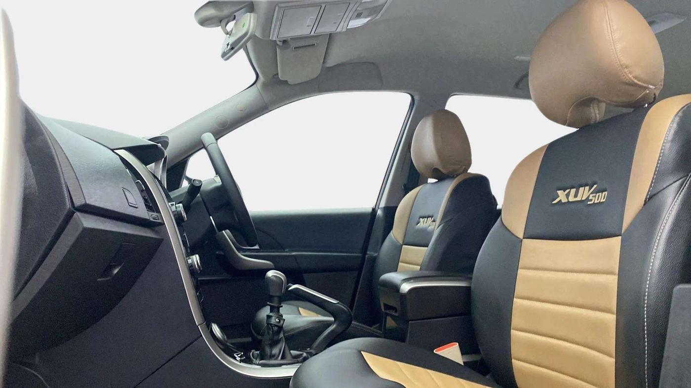 2019 Mahindra XUV500 W7, Diesel, Manual, 54,756 km, Right Side Front Door Cabin
