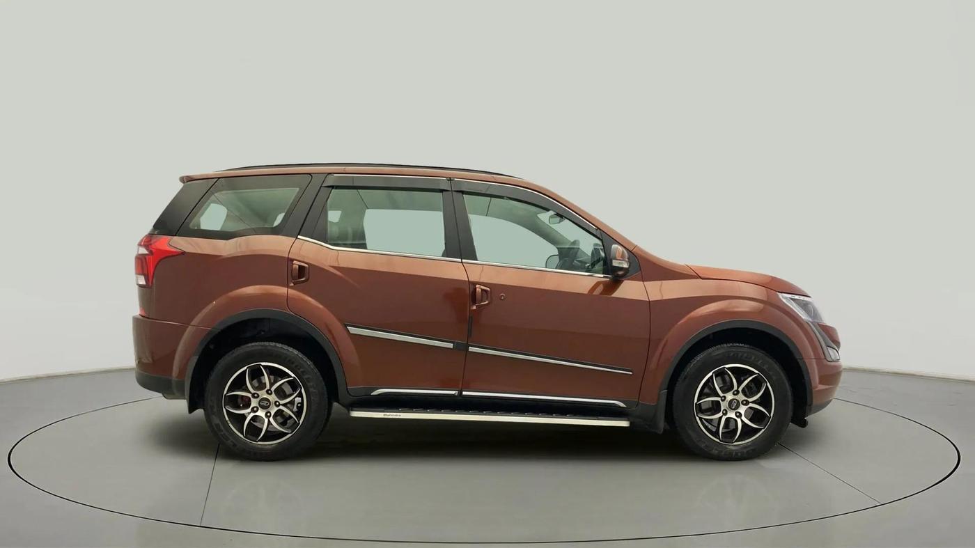 2019 Mahindra XUV500 W7, Diesel, Manual, 54,756 km, Right Side View