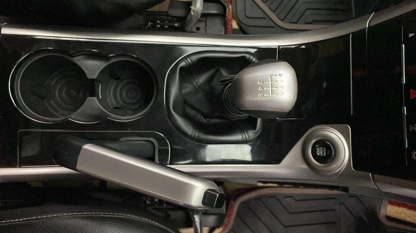 2019 Mahindra XUV500 W7, Diesel, Manual, 54,756 km, Gear Lever