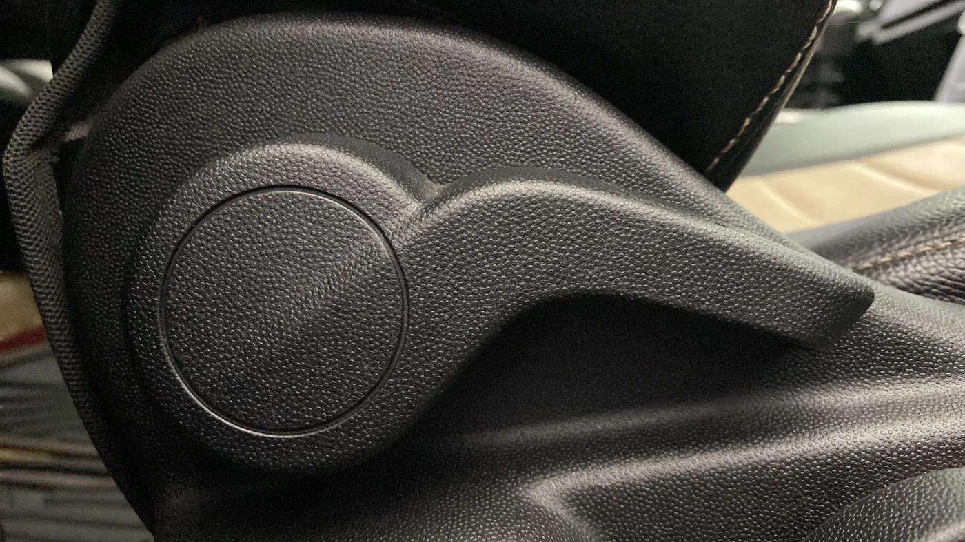 2019 Mahindra XUV500 W7, Diesel, Manual, 54,756 km, Driver Side Adjustment Panel