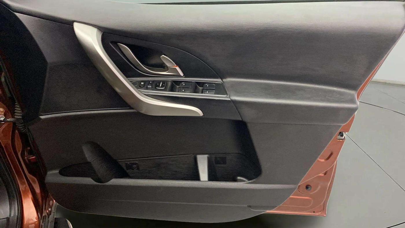 2019 Mahindra XUV500 W7, Diesel, Manual, 54,756 km, Driver Side Door Panels Control