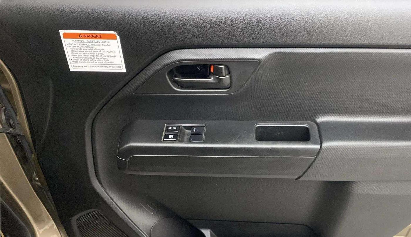 2022 Maruti New Wagon-R LXI CNG (O) 1.0, CNG, Manual, 98,215 km, Driver Side Door Panels Control