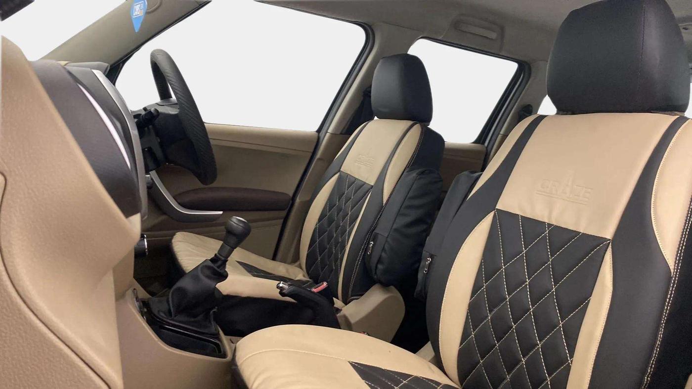 2018 Mahindra TUV300 T8, Diesel, Manual, 89,589 km, Right Side Front Door Cabin
