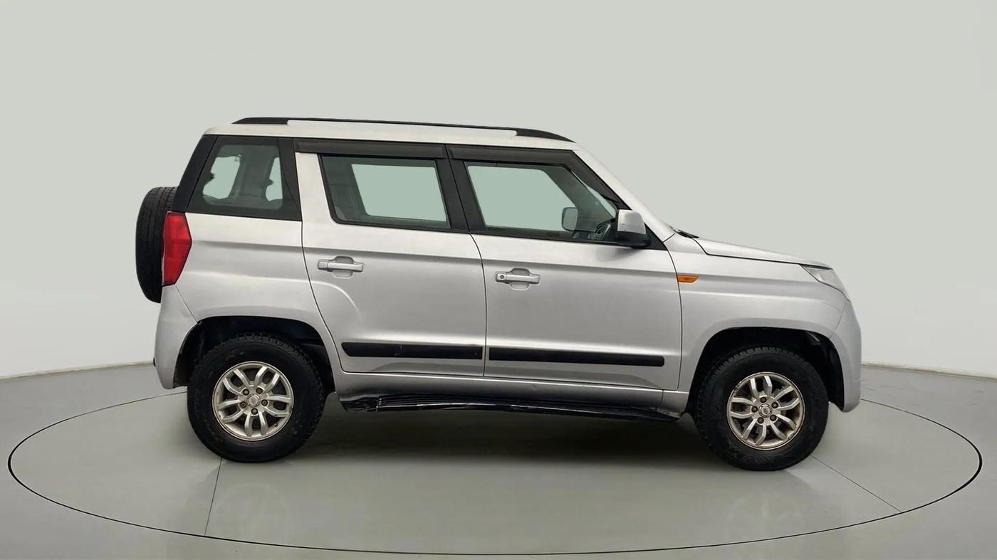 2018 Mahindra TUV300 T8, Diesel, Manual, 89,589 km, Right Side View