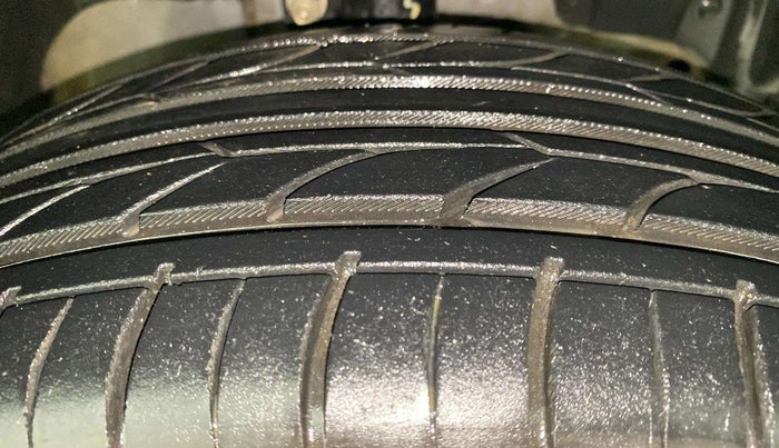 2016 Ford Ecosport TITANIUM 1.5L DIESEL, Diesel, Manual, 68,279 km, Right Front Tyre Tread