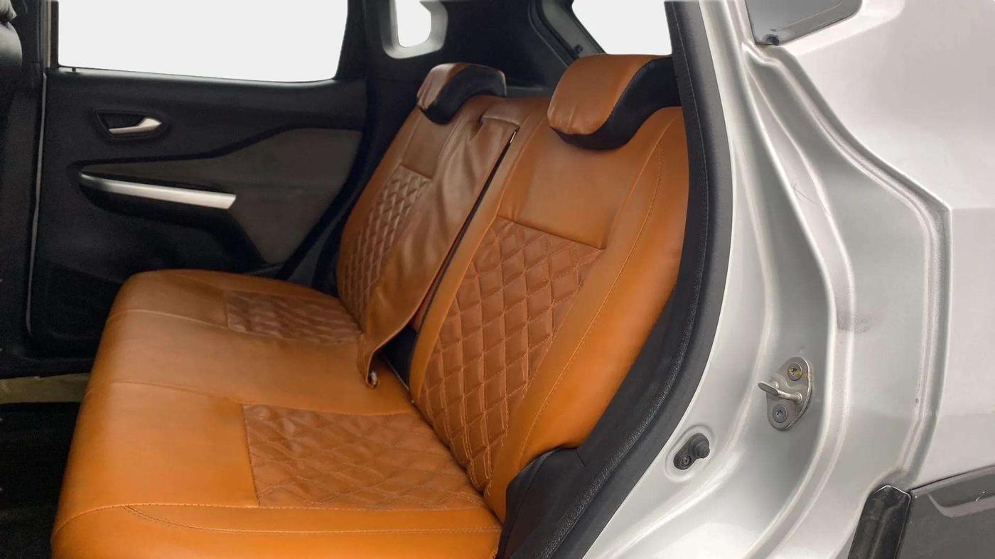 2023 Nissan MAGNITE XV MT, Petrol, Manual, 37,325 km, Right Side Rear Door Cabin