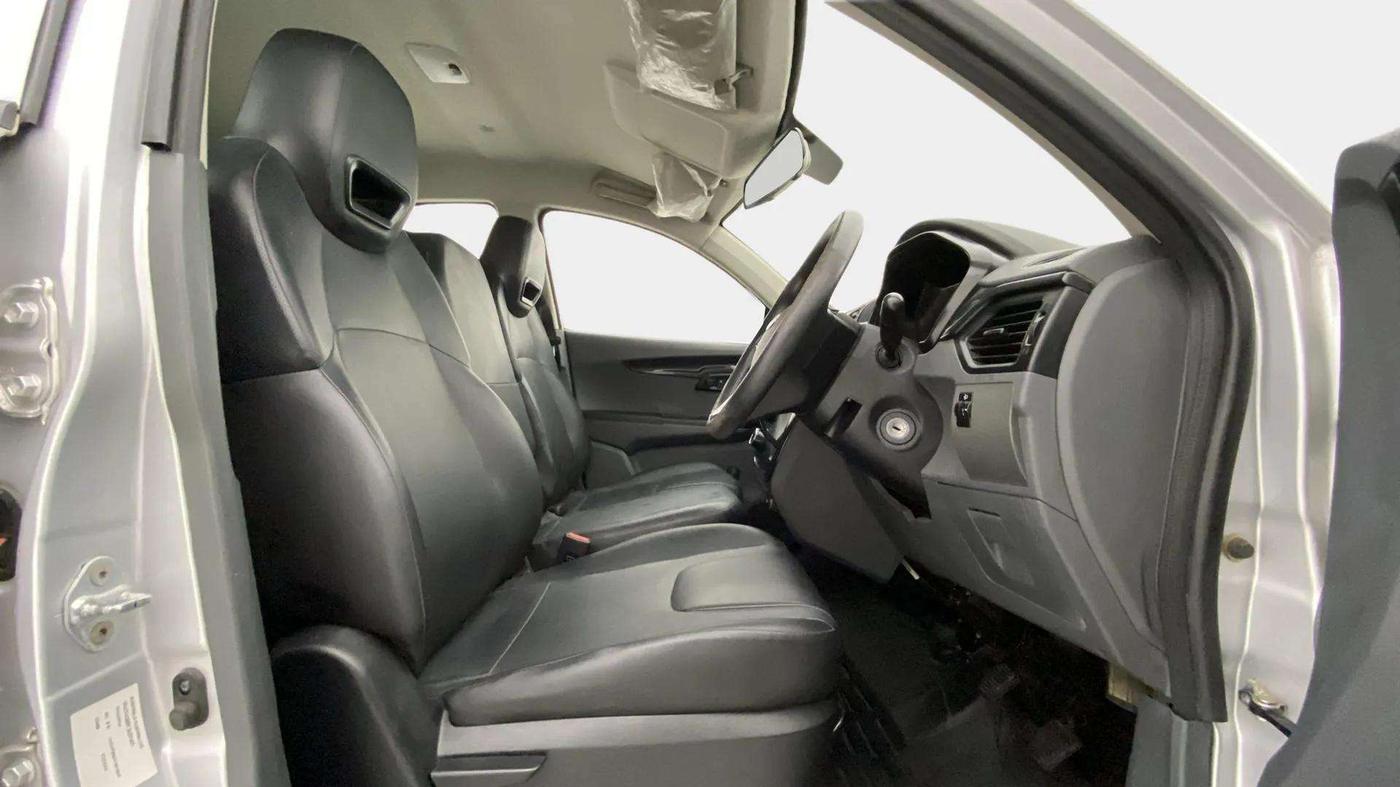 2018 Mahindra KUV 100 NXT K2 P 6 STR, Petrol, Manual, 19,136 km, Right Side Front Door Cabin