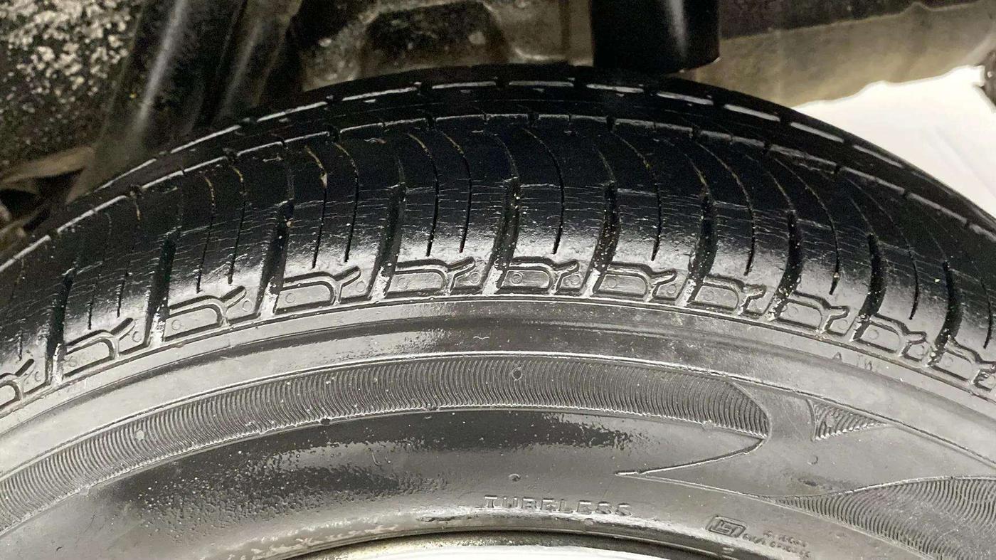 2018 Mahindra KUV 100 NXT K2 P 6 STR, Petrol, Manual, 19,136 km, Left Rear Tyre Tread