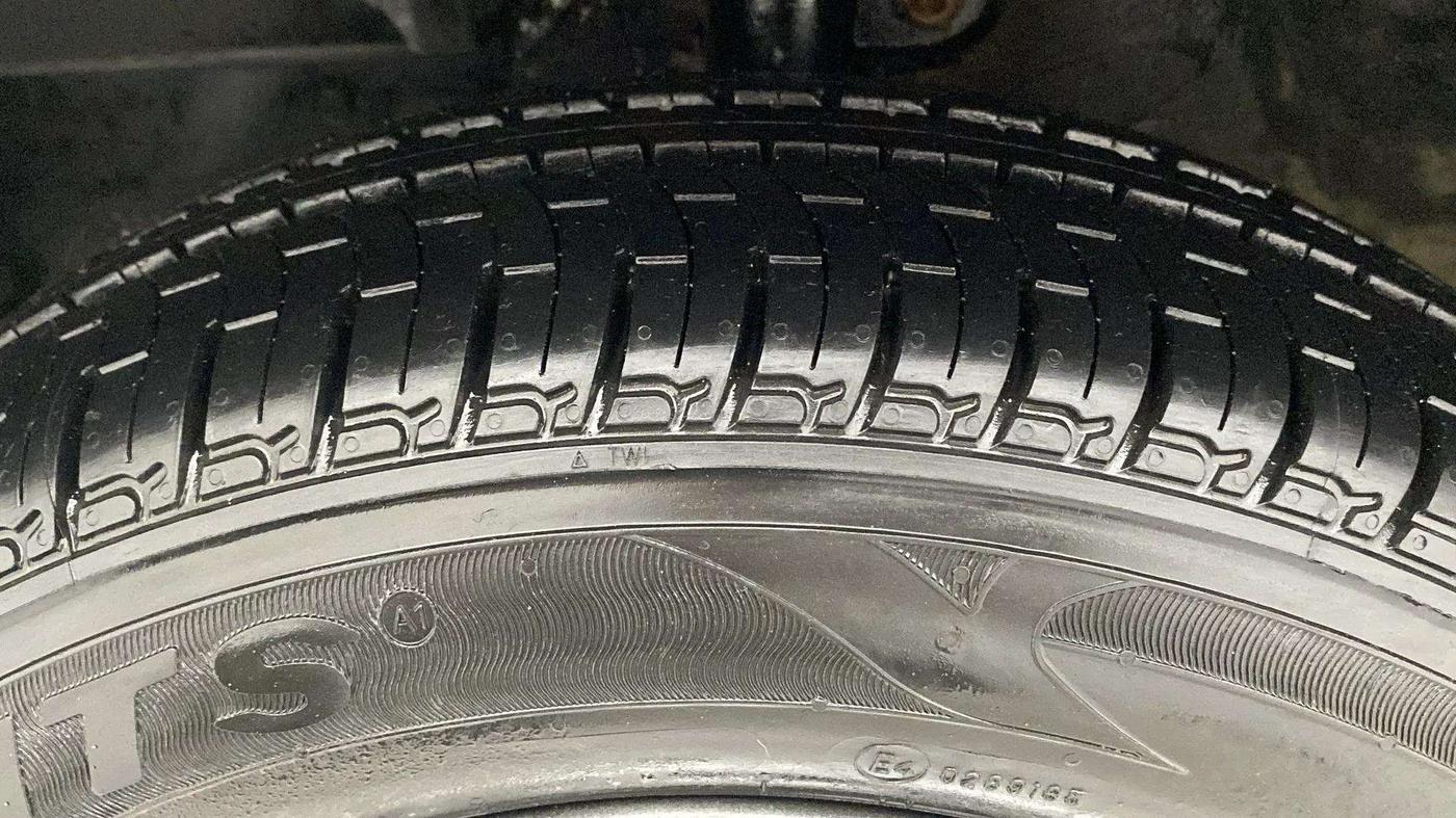 2018 Mahindra KUV 100 NXT K2 P 6 STR, Petrol, Manual, 19,136 km, Left Front Tyre Tread