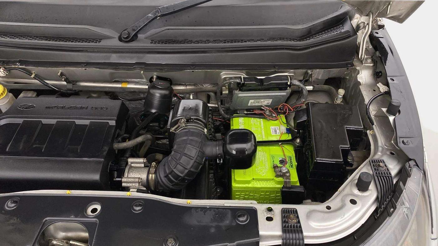 2018 Mahindra KUV 100 NXT K2 P 6 STR, Petrol, Manual, 19,136 km, Engine View - Left