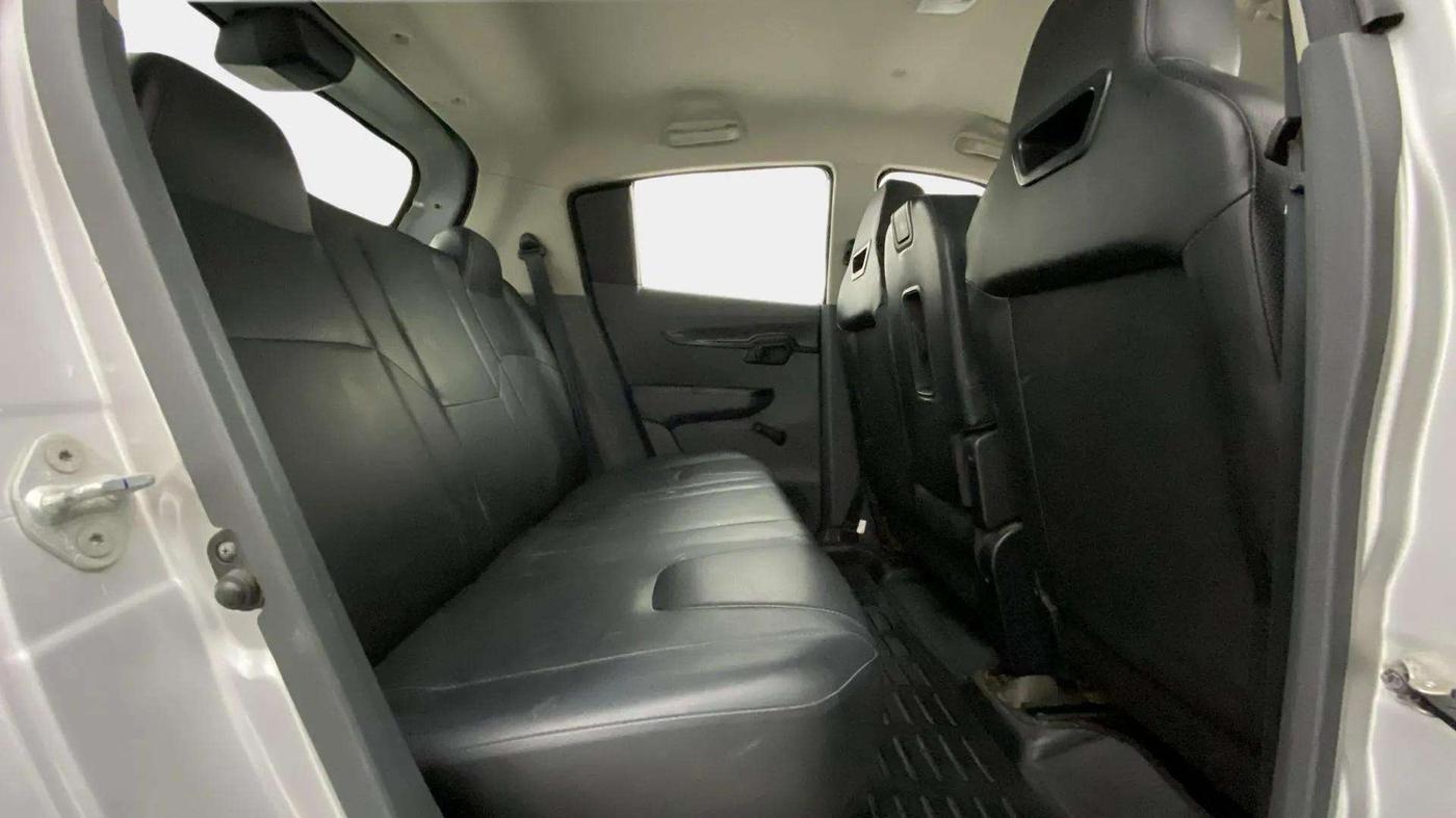 2018 Mahindra KUV 100 NXT K2 P 6 STR, Petrol, Manual, 19,136 km, Right Side Rear Door Cabin