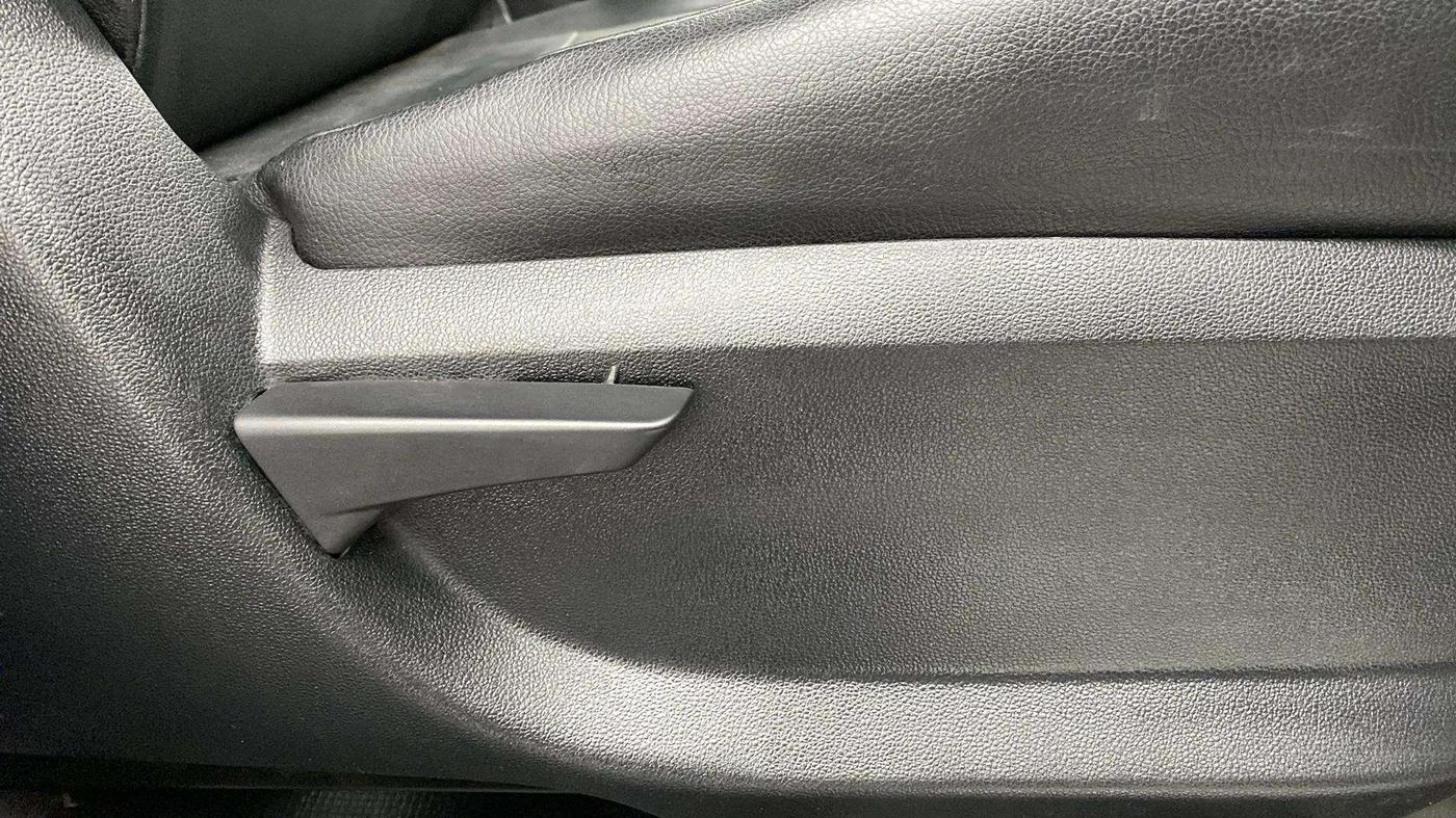 2018 Mahindra KUV 100 NXT K2 P 6 STR, Petrol, Manual, 19,136 km, Driver Side Adjustment Panel