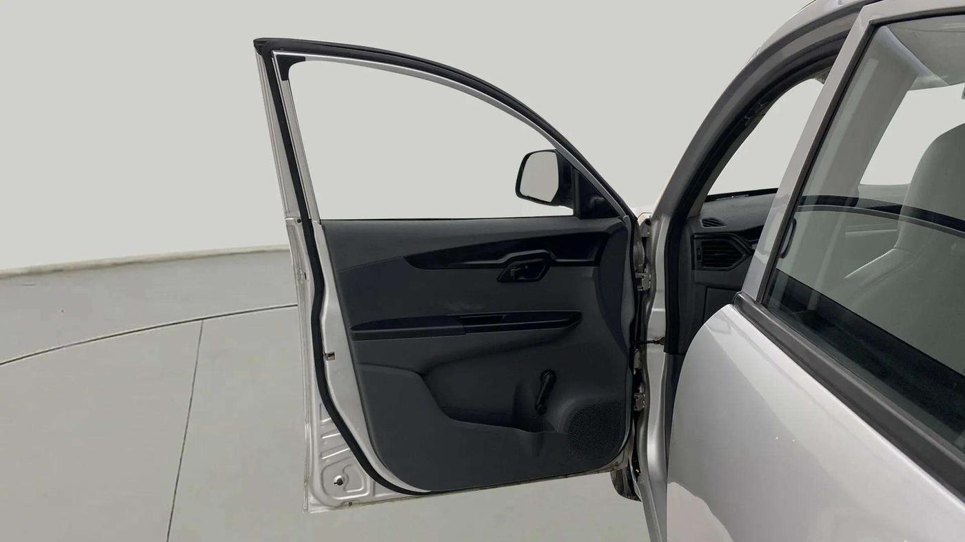 2018 Mahindra KUV 100 NXT K2 P 6 STR, Petrol, Manual, 19,136 km, LHS Front Door