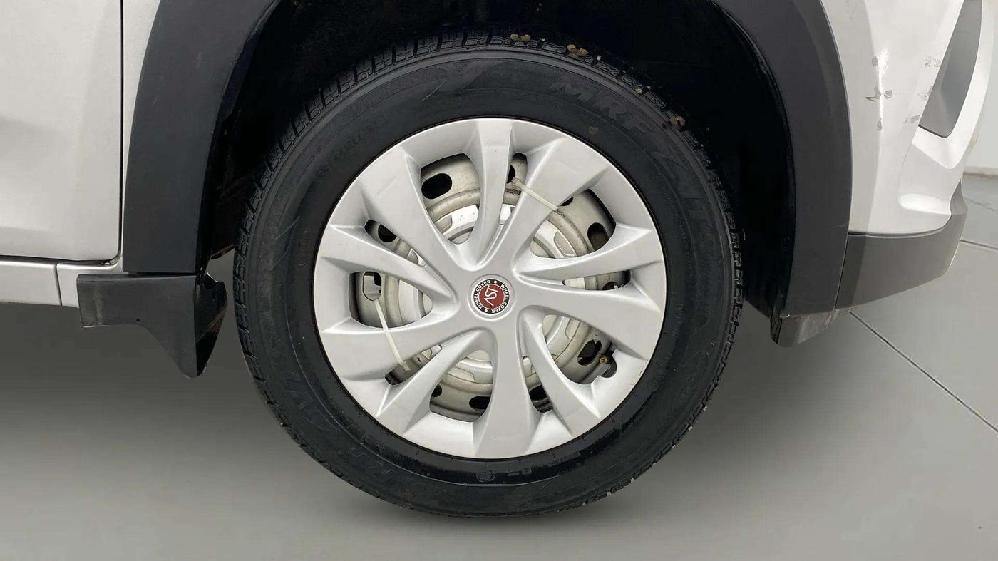 2018 Mahindra KUV 100 NXT K2 P 6 STR, Petrol, Manual, 19,136 km, Right Front Wheel