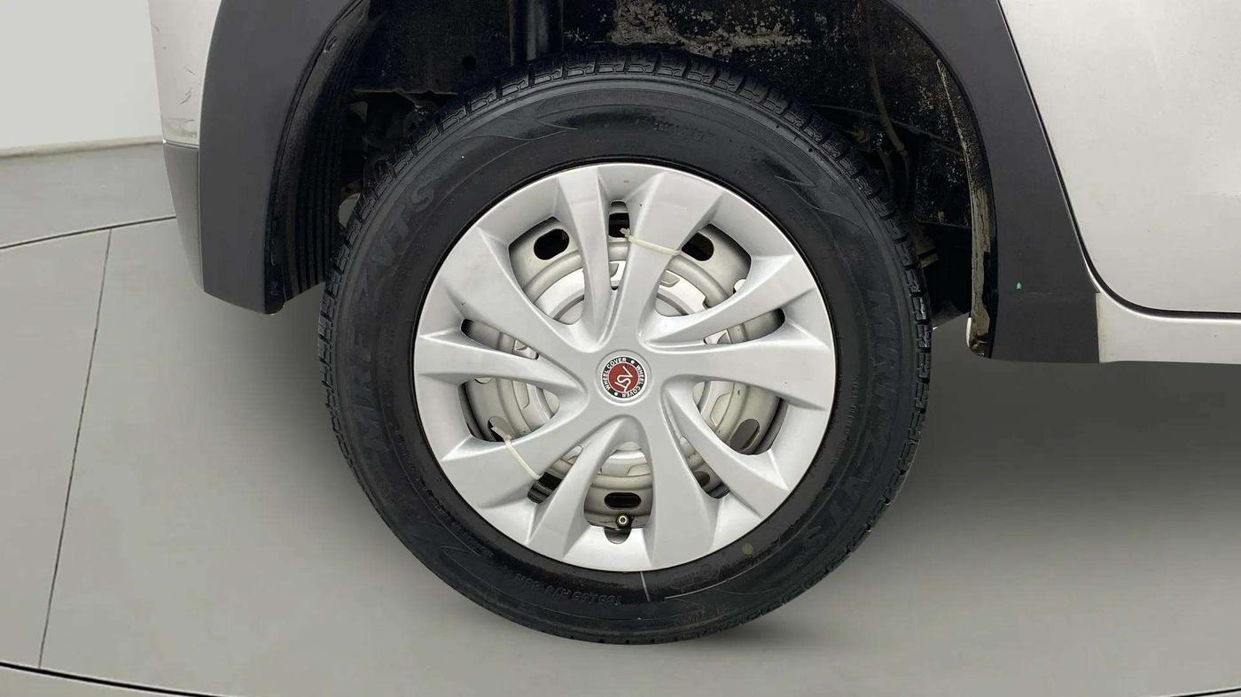 2018 Mahindra KUV 100 NXT K2 P 6 STR, Petrol, Manual, 19,136 km, Right Rear Wheel