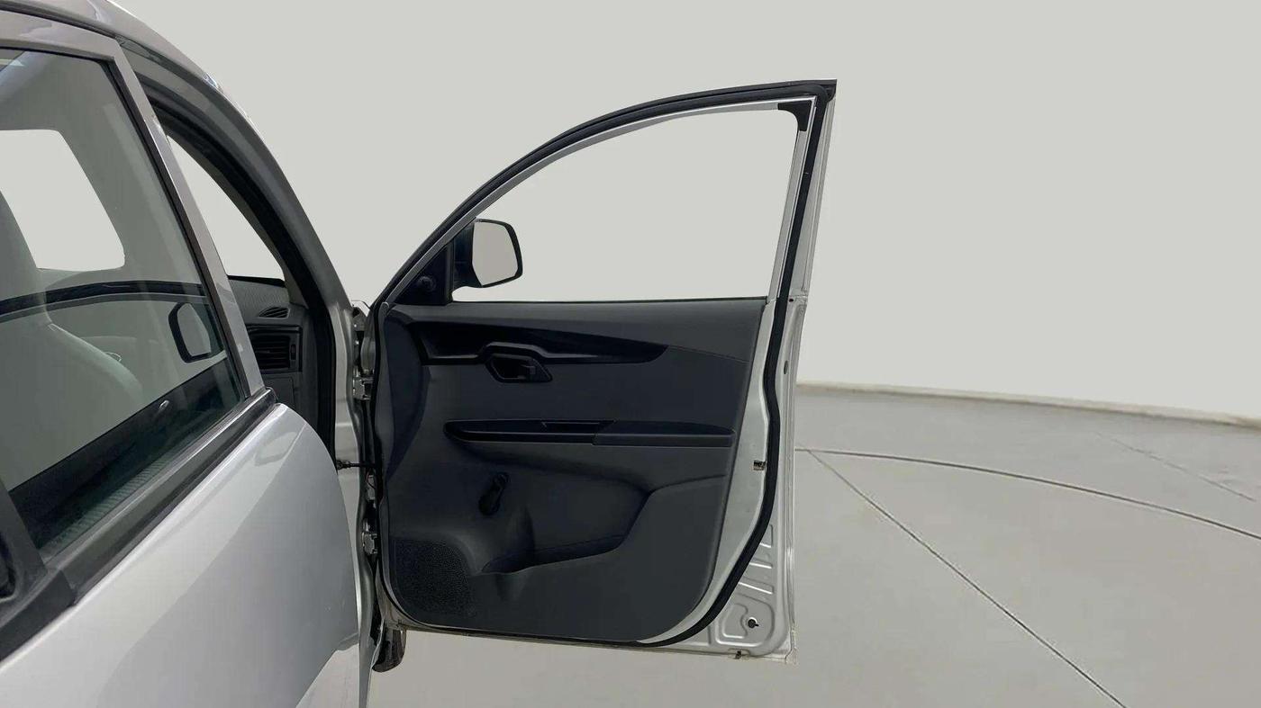 2018 Mahindra KUV 100 NXT K2 P 6 STR, Petrol, Manual, 19,136 km, RHS Front Door