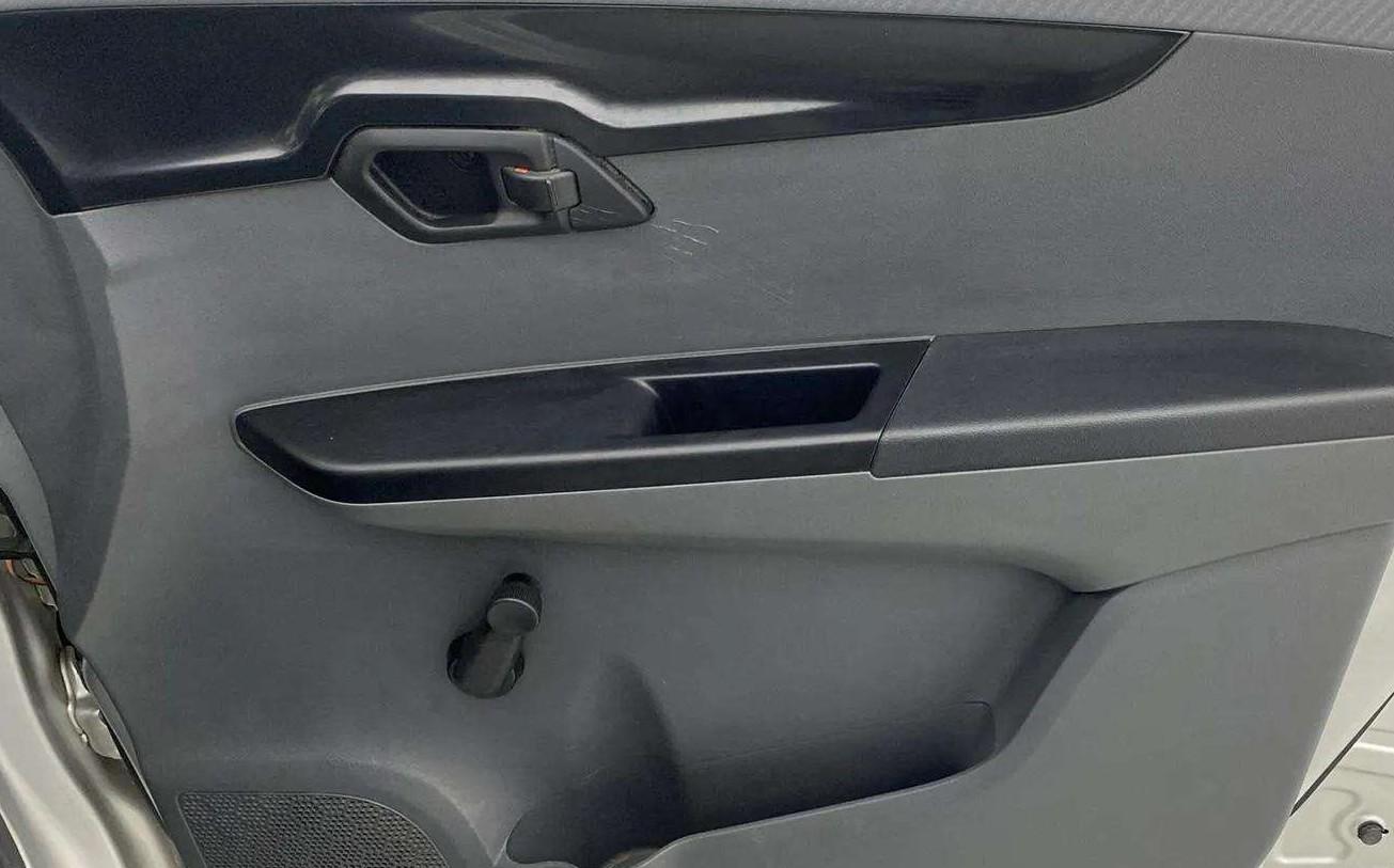 2018 Mahindra KUV 100 NXT K2 P 6 STR, Petrol, Manual, 19,136 km, Driver Side Door Panels Control