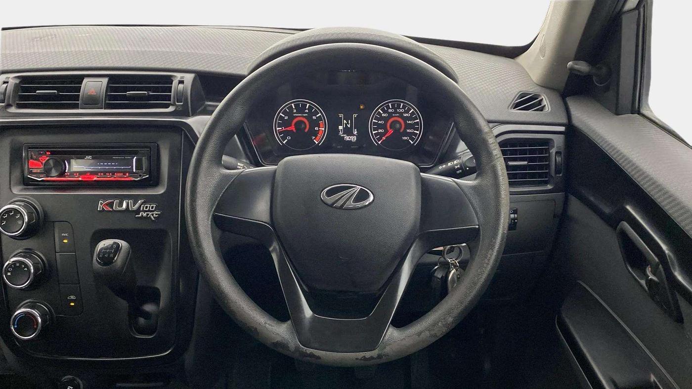 2018 Mahindra KUV 100 NXT K2 P 6 STR, Petrol, Manual, 19,136 km, Steering Wheel Close Up