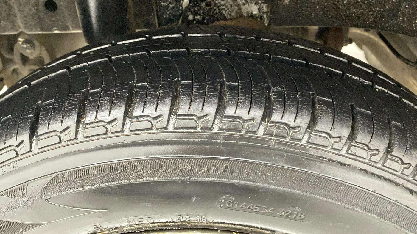 2018 Mahindra KUV 100 NXT K2 P 6 STR, Petrol, Manual, 19,136 km, Right Rear Tyre Tread