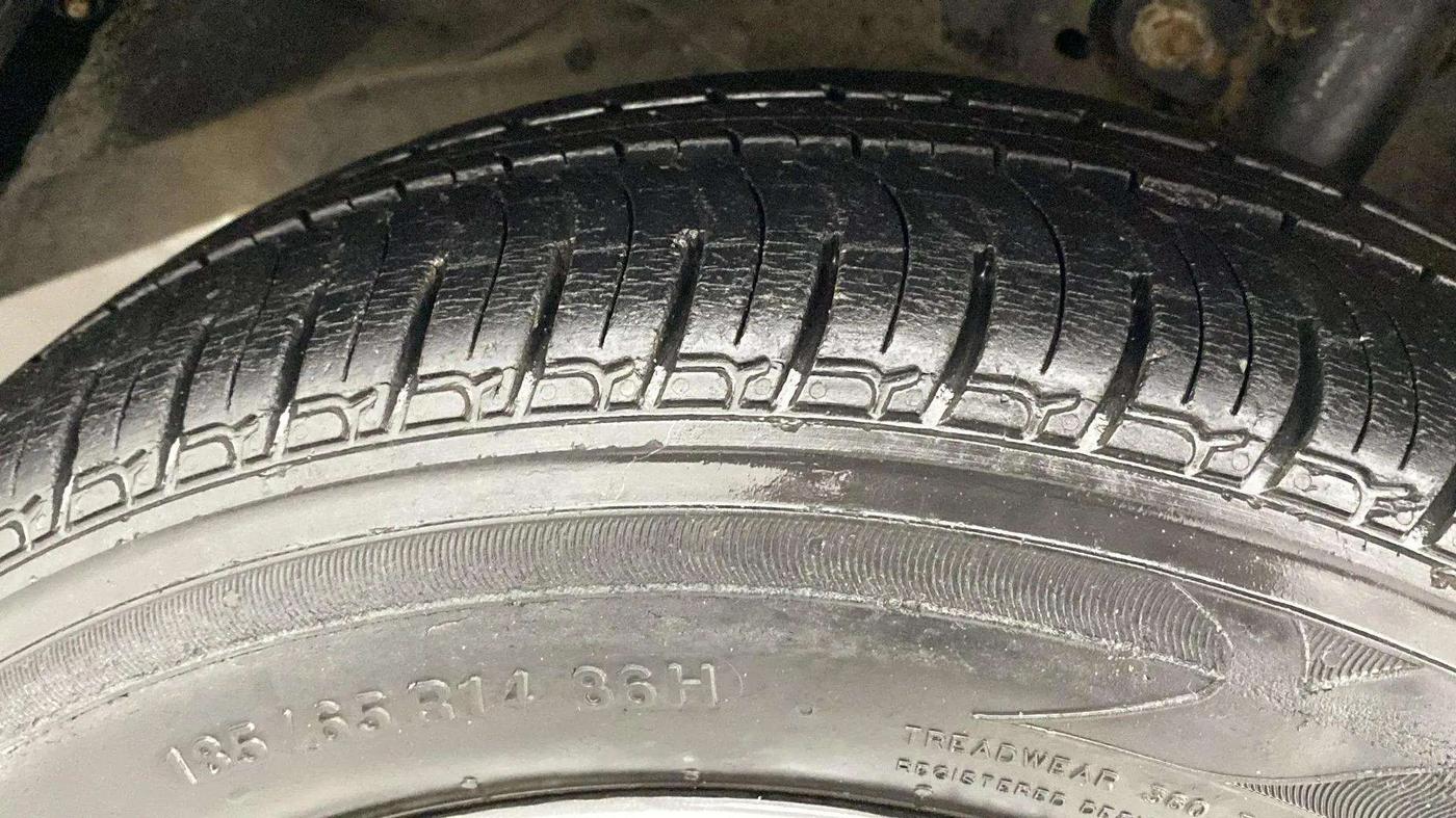 2018 Mahindra KUV 100 NXT K2 P 6 STR, Petrol, Manual, 19,136 km, Right Front Tyre Tread