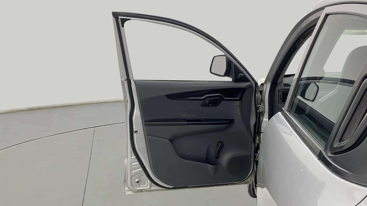 2018 Mahindra KUV 100 NXT K2 P 6 STR, Petrol, Manual, 19,136 km, LHS Rear Door