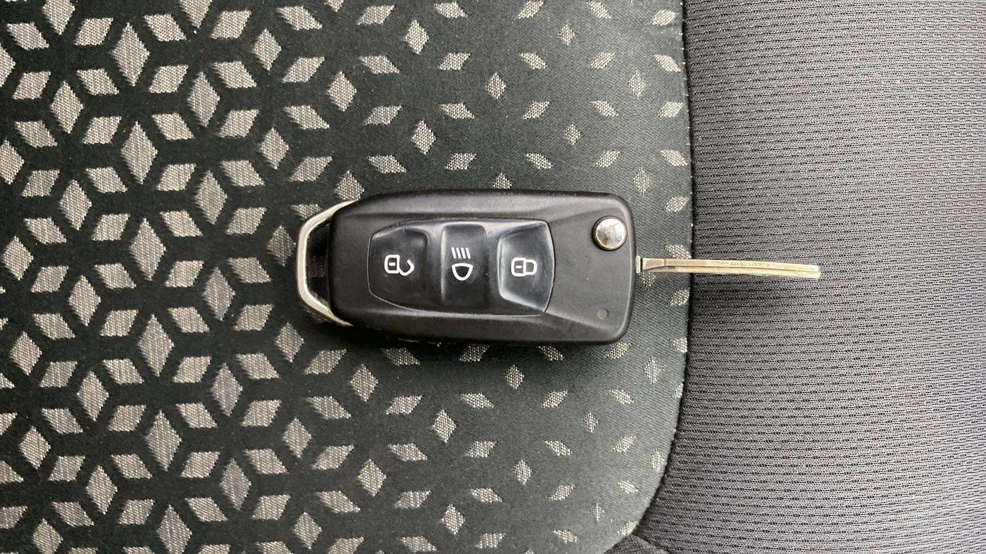 2018 Tata NEXON XM PETROL, Petrol, Manual, 39,880 km, Key Close Up