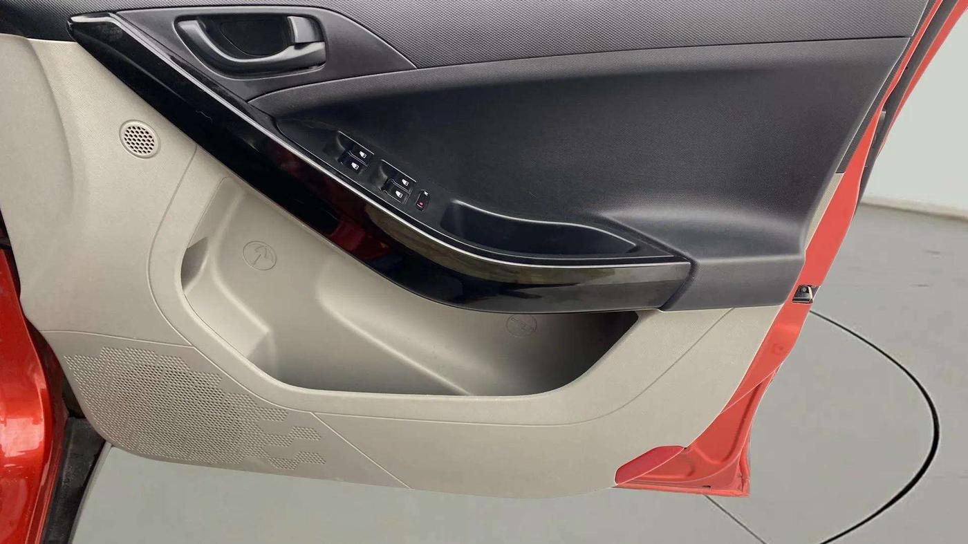 2018 Tata NEXON XM PETROL, Petrol, Manual, 39,880 km, Driver Side Door Panels Control