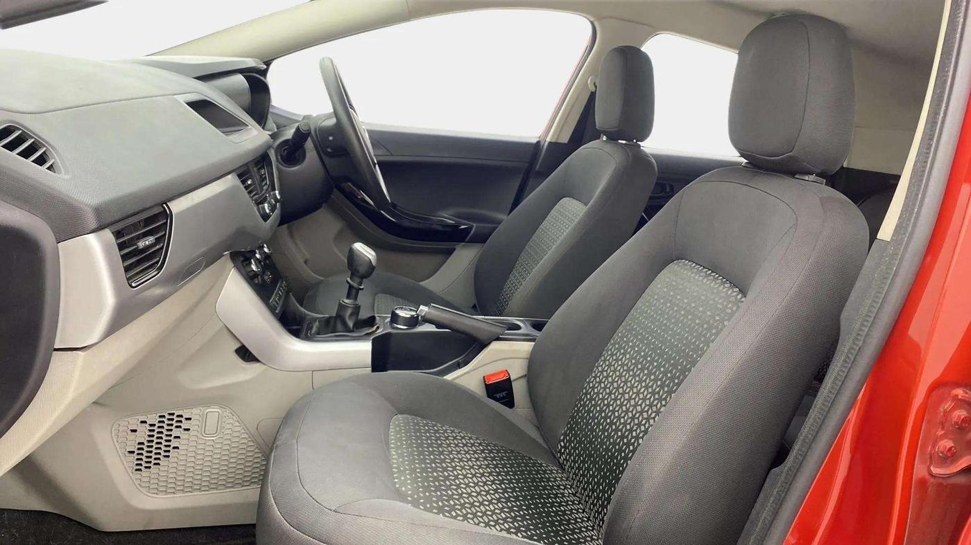 2018 Tata NEXON XM PETROL, Petrol, Manual, 39,880 km, Right Side Front Door Cabin