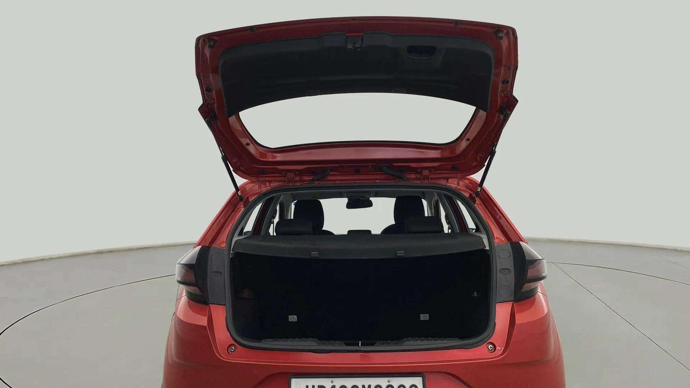 2020 Tata ALTROZ XZ PETROL, Petrol, Manual, 30,380 km, Boot Door Open