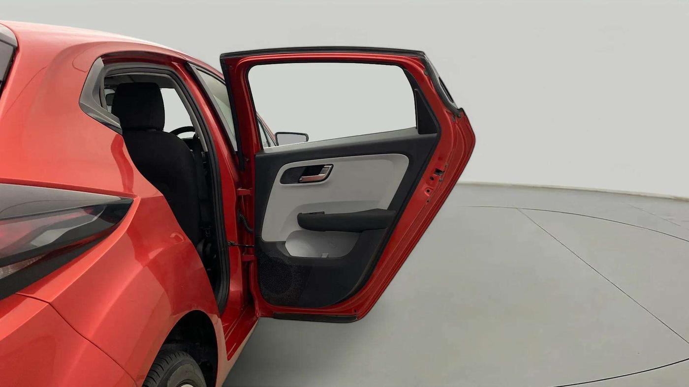 2020 Tata ALTROZ XZ PETROL, Petrol, Manual, 30,380 km, RHS Rear Door