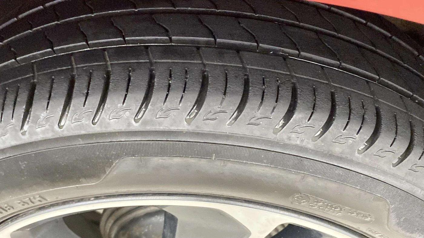2020 Tata ALTROZ XZ PETROL, Petrol, Manual, 30,380 km, Left Front Tyre Tread