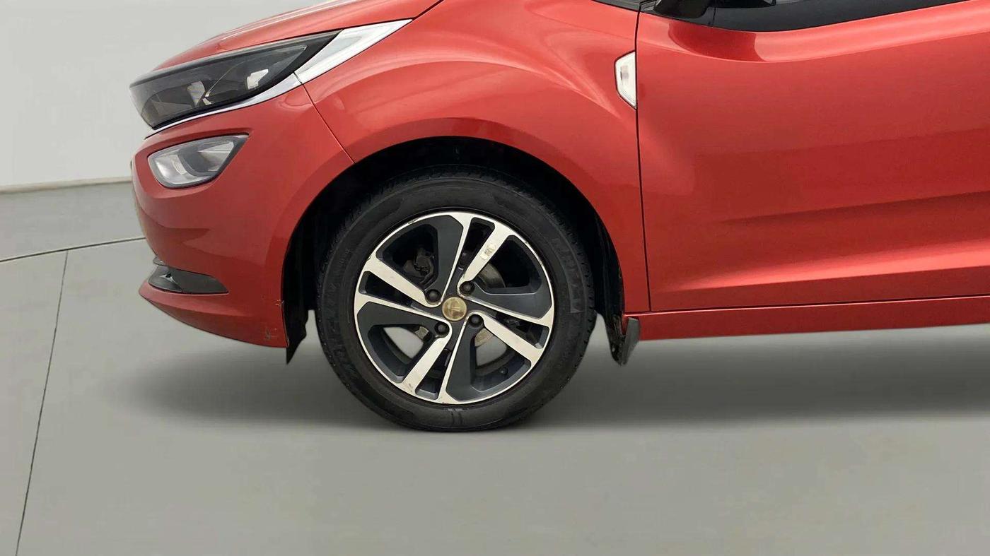 2020 Tata ALTROZ XZ PETROL, Petrol, Manual, 30,380 km, Left Front Wheel