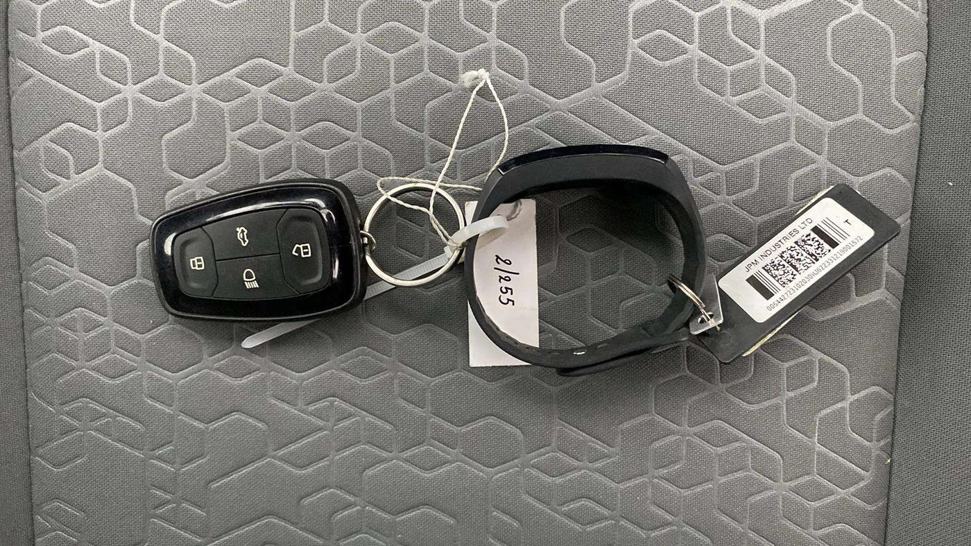 2020 Tata ALTROZ XZ PETROL, Petrol, Manual, 30,380 km, Key Close Up