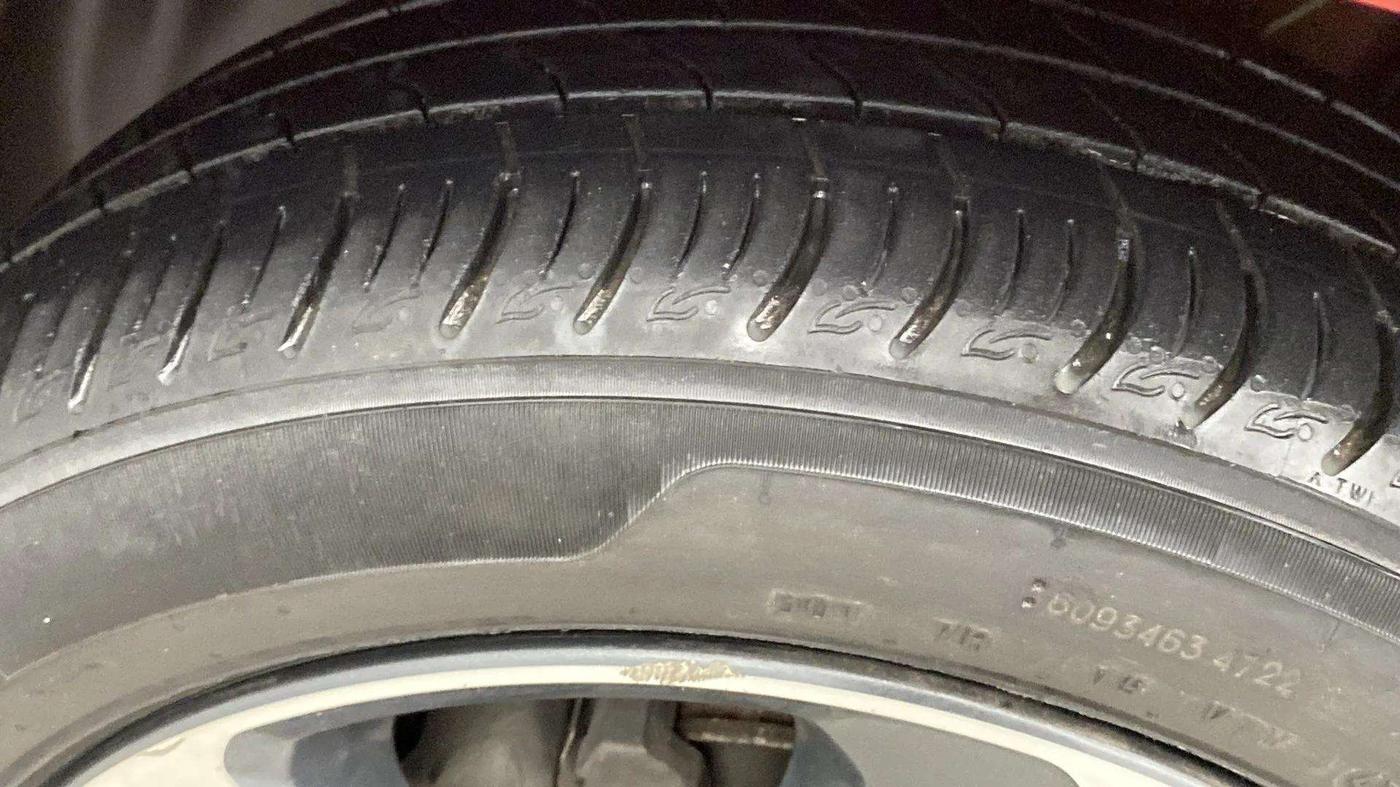 2020 Tata ALTROZ XZ PETROL, Petrol, Manual, 30,380 km, Left Rear Tyre Tread
