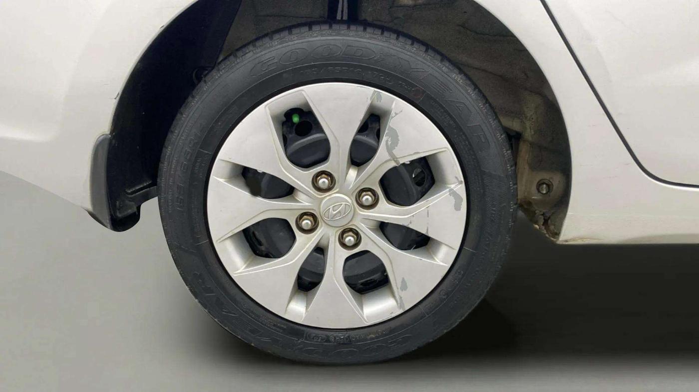 2015 Hyundai Xcent BASE 1.2, Petrol, Manual, 43,230 km, Right Rear Wheel