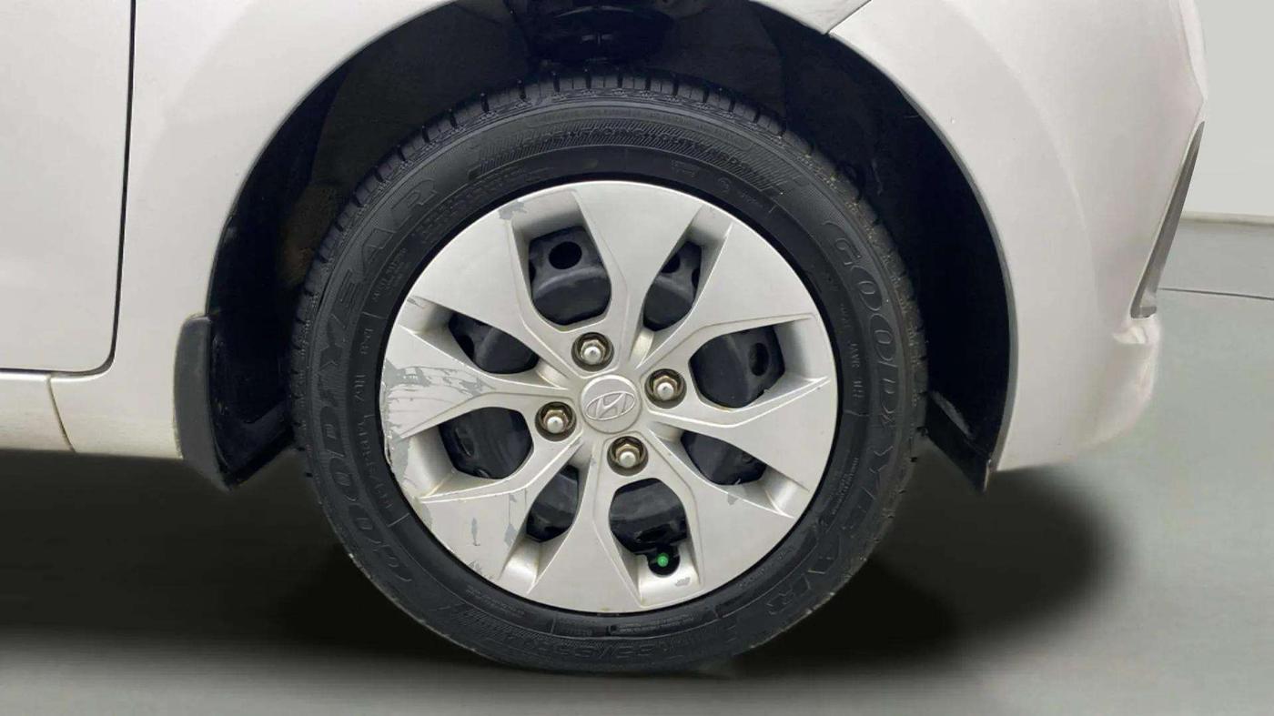 2015 Hyundai Xcent BASE 1.2, Petrol, Manual, 43,230 km, Right Front Wheel