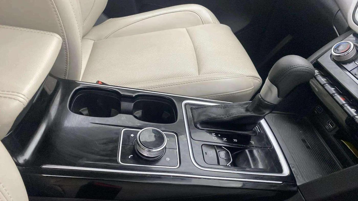 2023 Mahindra XUV700 AX 7 LUXURY D AT 7 STR, Diesel, Automatic, 16,533 km, Gear Lever