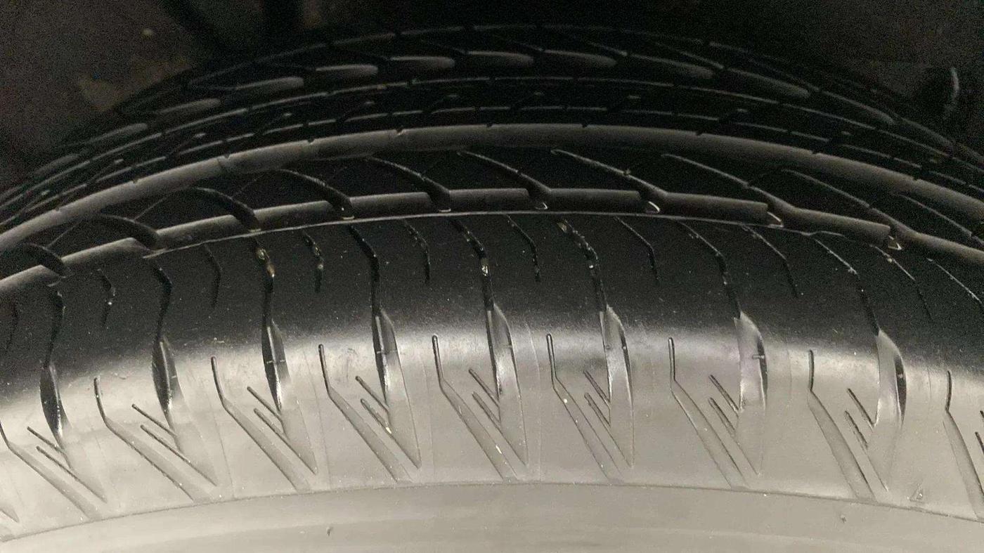 2023 Mahindra XUV700 AX 7 LUXURY D AT 7 STR, Diesel, Automatic, 16,533 km, Right Rear Tyre Tread