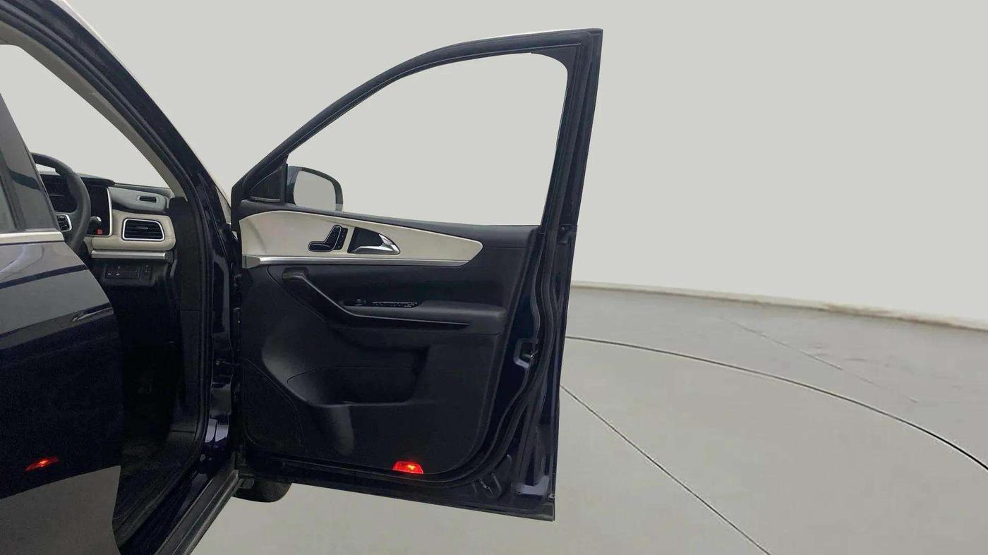 2023 Mahindra XUV700 AX 7 LUXURY D AT 7 STR, Diesel, Automatic, 16,533 km, RHS Front Door