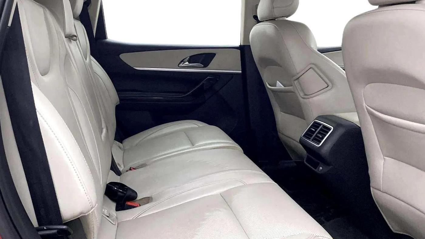 2023 Mahindra XUV700 AX 7 LUXURY D AT 7 STR, Diesel, Automatic, 16,533 km, Right Side Rear Door Cabin