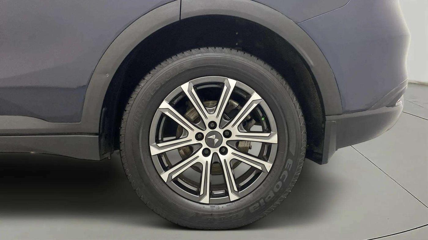 2023 Mahindra XUV700 AX 7 LUXURY D AT 7 STR, Diesel, Automatic, 16,533 km, Left Rear Wheel