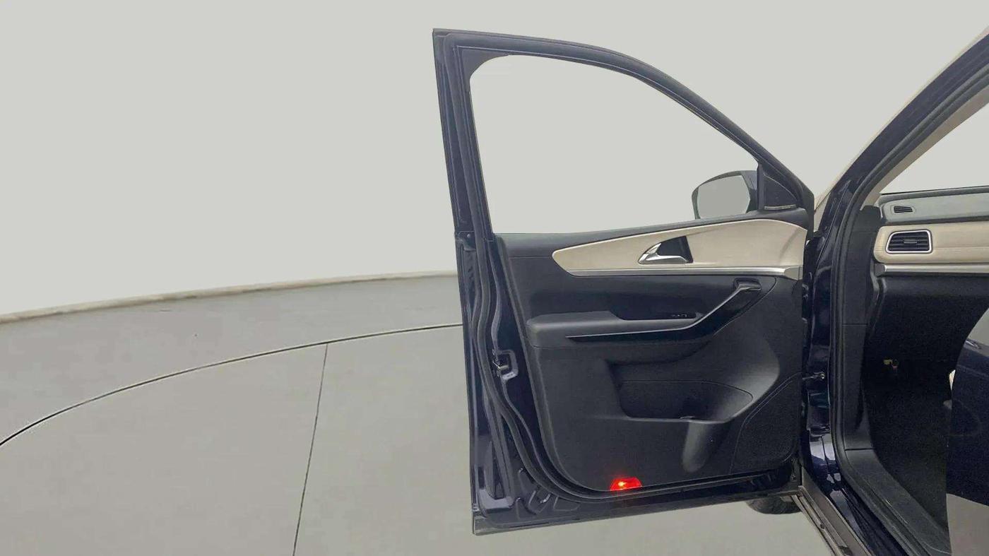 2023 Mahindra XUV700 AX 7 LUXURY D AT 7 STR, Diesel, Automatic, 16,533 km, LHS Front Door